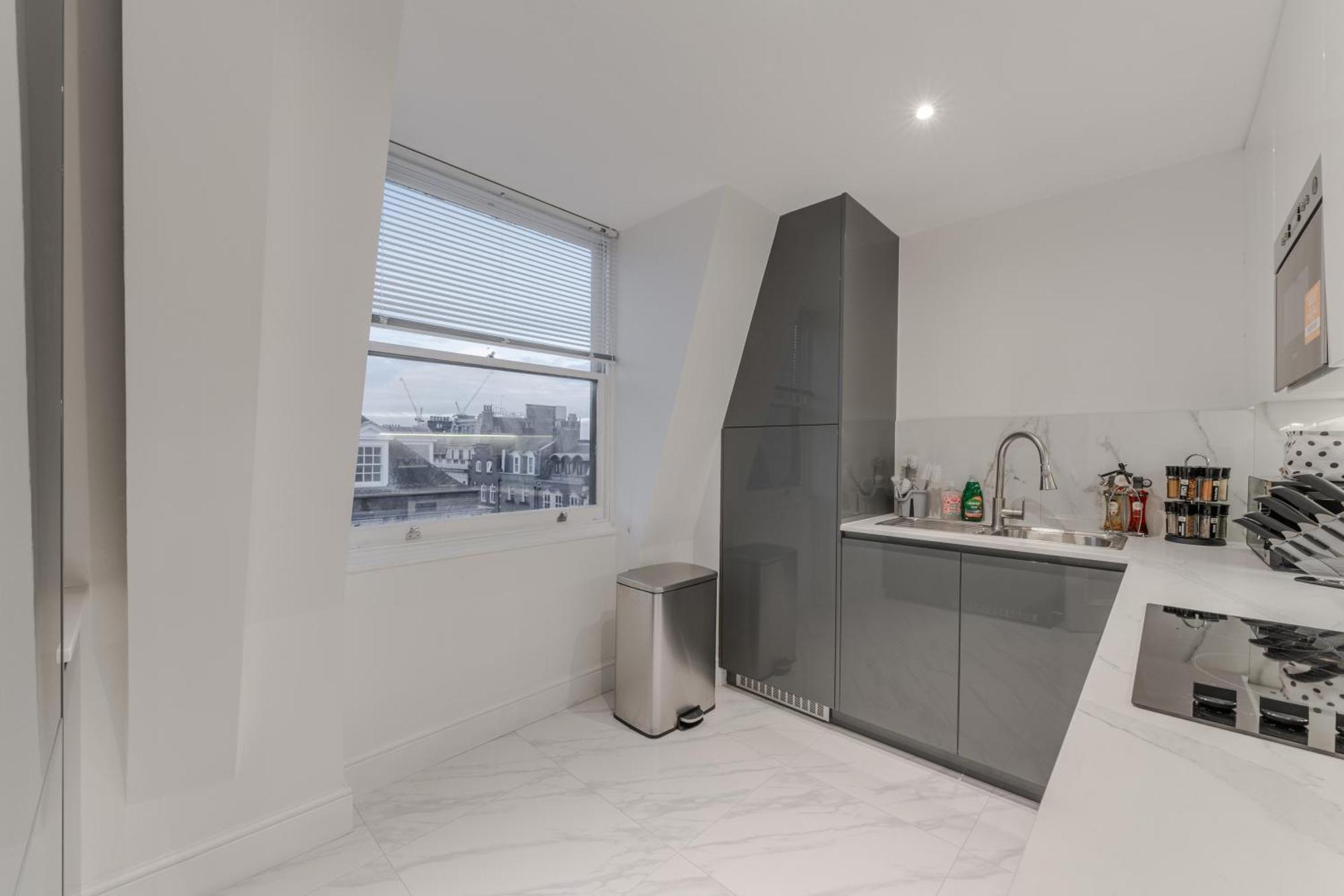 Chic 3 Bedroom 2 Bathroom Luxury Living 7hs Apartment London