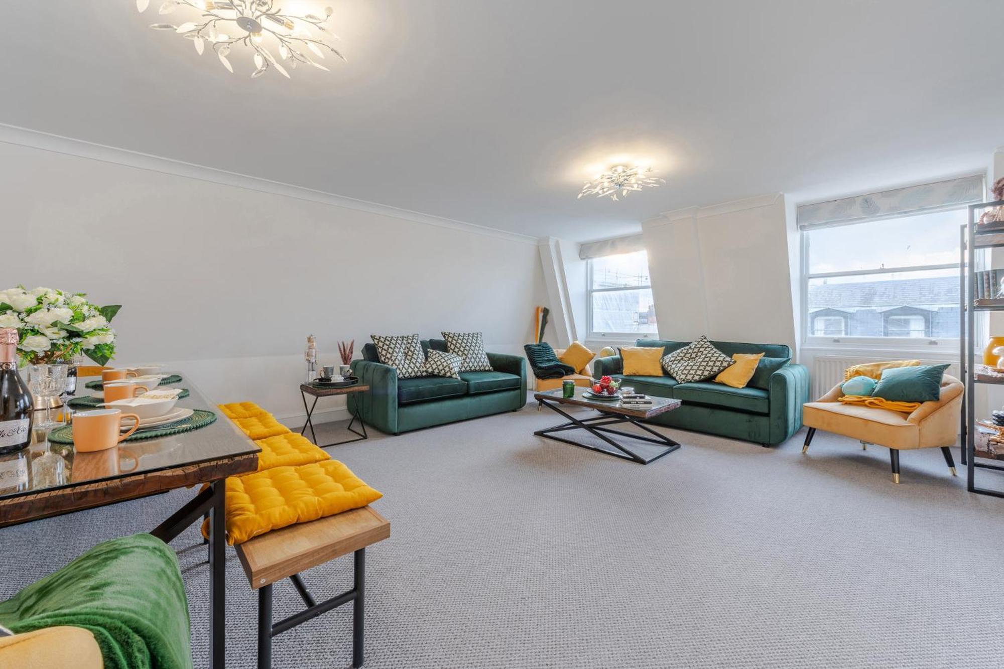 Chic 3 Bedroom 2 Bathroom Luxury Living 7hs Apartment London